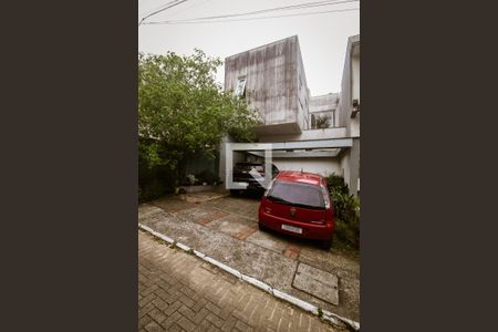 Casa à venda com 155m², 3 quartos e 2 vagas Casa à venda com 155m², 3 quartos e 2 vagasFachada