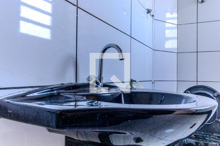 Banheiro de kitnet/studio para alugar com 1 quarto, 50m² em Campos Elíseos, São Paulo