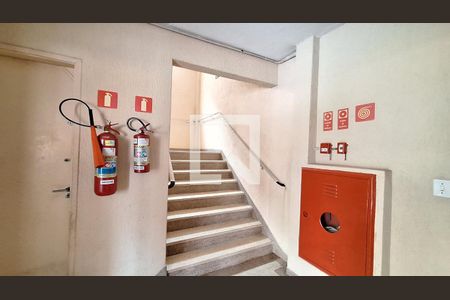 Apartamento para alugar com 50m², 1 quarto e 1 vaga Apartamento para alugar com 50m², 1 quarto e 1 vagaEscada