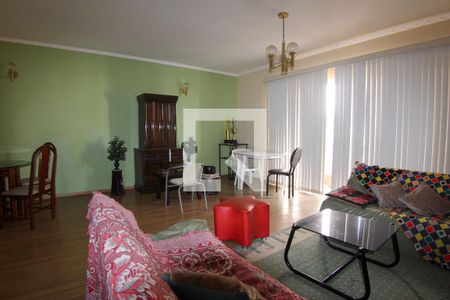 Casa para alugar com 200m², 4 quartos e 2 vagasQuarto 3/Sala