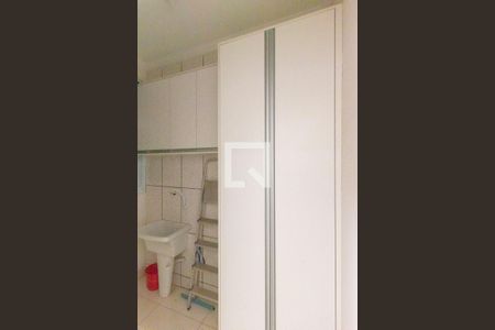 Casa à venda com 138m², 3 quartos e 2 vagas Casa à venda com 138m², 3 quartos e 2 vagasÁrea de Serviço