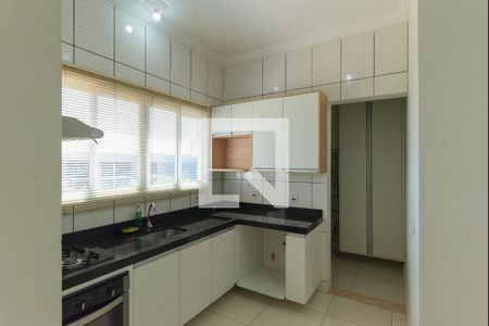 Casa à venda com 138m², 3 quartos e 2 vagas Casa à venda com 138m², 3 quartos e 2 vagasCozinha