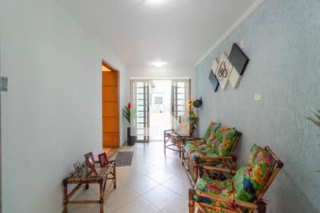 Casa à venda com 240m², 3 quartos e 3 vagas Casa à venda com 240m², 3 quartos e 3 vagasHall