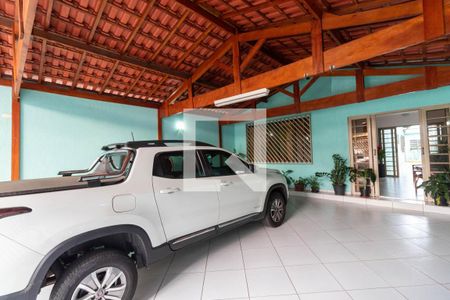 Casa à venda com 240m², 3 quartos e 3 vagas Casa à venda com 240m², 3 quartos e 3 vagasGaragem