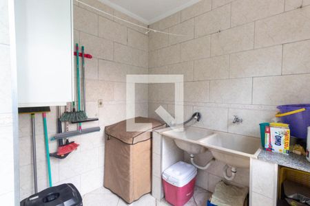 Casa à venda com 240m², 3 quartos e 3 vagas Casa à venda com 240m², 3 quartos e 3 vagasLavanderia