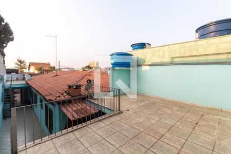 Casa à venda com 240m², 3 quartos e 3 vagas Casa à venda com 240m², 3 quartos e 3 vagasVaranda