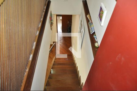 Apartamento à venda com 140m², 2 quartos e 2 vagasEscada