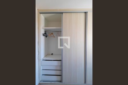 Apartamento à venda com 51m², 2 quartos e 1 vaga Apartamento à venda com 51m², 2 quartos e 1 vagaQuarto 01 - Armário