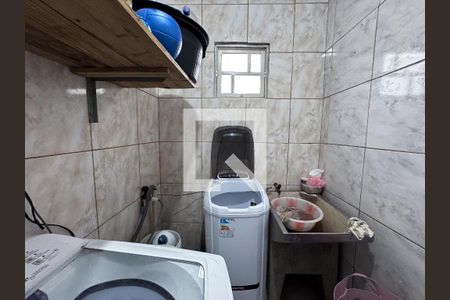 Casa à venda com 110m², 2 quartos e 2 vagas Casa à venda com 110m², 2 quartos e 2 vagasLavanderia