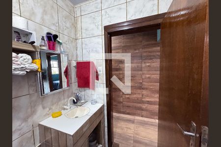 Casa à venda com 110m², 2 quartos e 2 vagas Casa à venda com 110m², 2 quartos e 2 vagasBanheiro