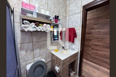 Casa à venda com 110m², 2 quartos e 2 vagas Casa à venda com 110m², 2 quartos e 2 vagasBanheiro