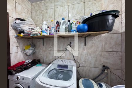 Casa à venda com 110m², 2 quartos e 2 vagas Casa à venda com 110m², 2 quartos e 2 vagasLavanderia