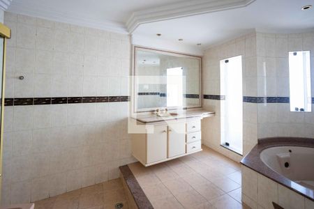 Casa à venda com 450m², 4 quartos e 5 vagasBanheiro da Suíte