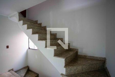 Casa à venda com 450m², 4 quartos e 5 vagasEscada