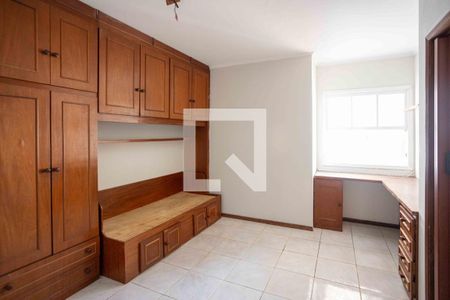 Casa à venda com 450m², 4 quartos e 5 vagasQuarto Suite 2