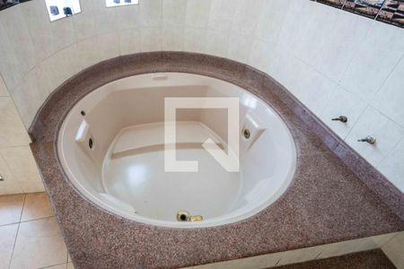 Casa à venda com 450m², 4 quartos e 5 vagasBanheiro da Suíte