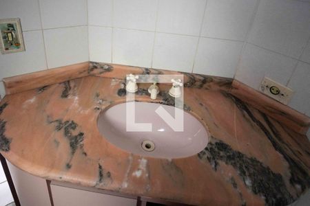 Casa à venda com 450m², 4 quartos e 5 vagasBanheiro da Suite 3