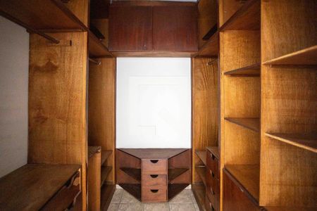 Casa à venda com 450m², 4 quartos e 5 vagasCloset da suíte