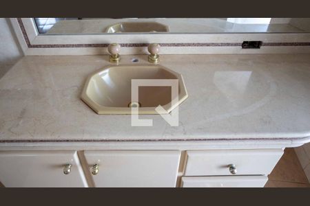 Casa à venda com 450m², 4 quartos e 5 vagasBanheiro da Suíte