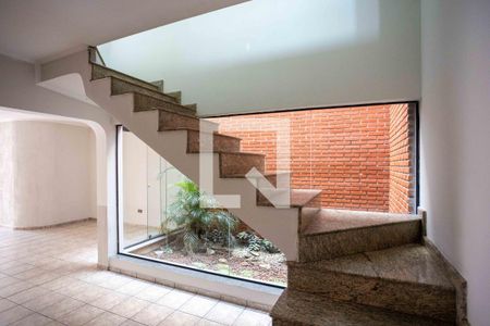 Casa à venda com 450m², 4 quartos e 5 vagasEscada