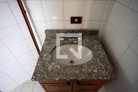 Casa à venda com 450m², 4 quartos e 5 vagasBanheiro da Suíte 2