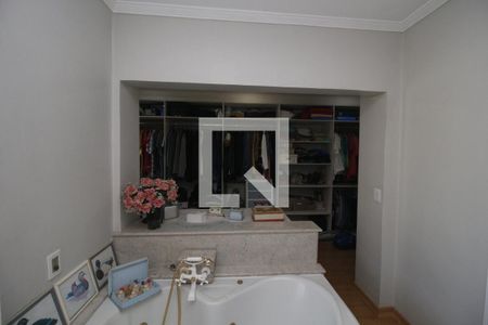 Casa à venda com 270m², 3 quartos e 8 vagasBanheiro da Suíte