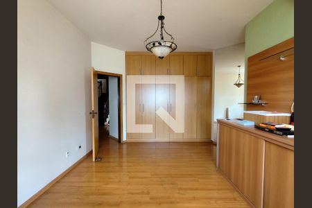 Casa para alugar com 362m², 4 quartos e 4 vagas Casa para alugar com 362m², 4 quartos e 4 vagasQuarto