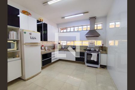 Casa para alugar com 362m², 4 quartos e 4 vagas Casa para alugar com 362m², 4 quartos e 4 vagasCozinha