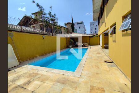 Casa para alugar com 362m², 4 quartos e 4 vagas Casa para alugar com 362m², 4 quartos e 4 vagasÁrea comum