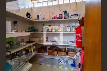 Casa para alugar com 362m², 4 quartos e 4 vagas Casa para alugar com 362m², 4 quartos e 4 vagasDespensa