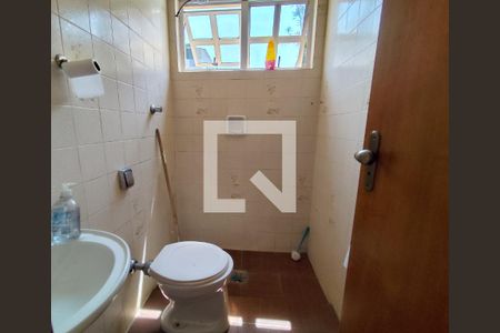 Casa para alugar com 362m², 4 quartos e 4 vagas Casa para alugar com 362m², 4 quartos e 4 vagasBanheiro de Serviço