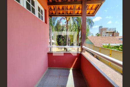 Casa para alugar com 362m², 4 quartos e 4 vagas Casa para alugar com 362m², 4 quartos e 4 vagasVaranda - Quarto