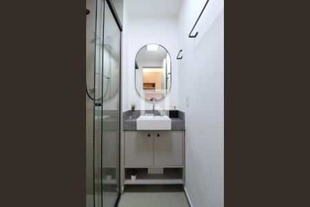 Banheiro de kitnet/studio para alugar com 1 quarto, 24m² em Indianópolis, São Paulo