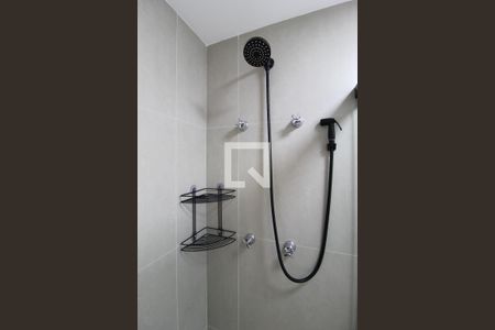 Banheiro de kitnet/studio para alugar com 1 quarto, 24m² em Indianópolis, São Paulo