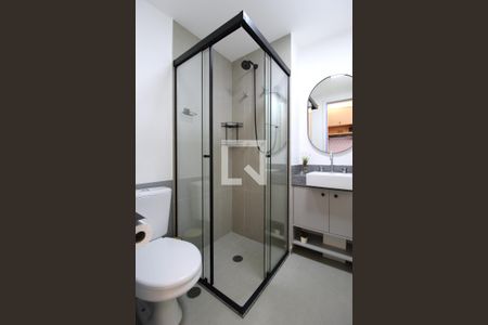 Banheiro de kitnet/studio para alugar com 1 quarto, 24m² em Indianópolis, São Paulo