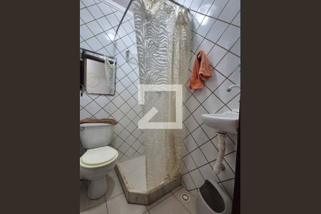 Casa à venda com 252m², 4 quartos e 5 vagasBanheiro de serviço