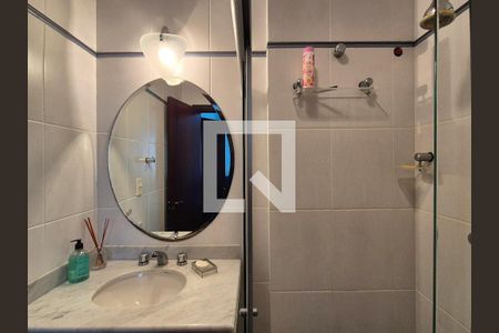 Casa à venda com 252m², 4 quartos e 5 vagasBanheiro da Suíte 1