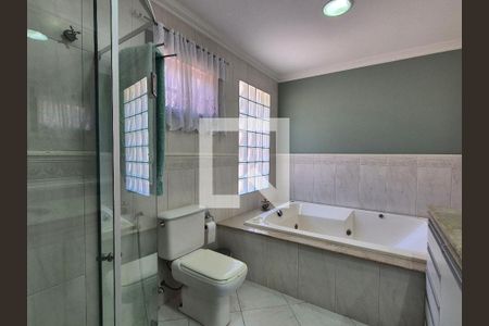 Casa à venda com 252m², 4 quartos e 5 vagasBanheiro da Suíte 2