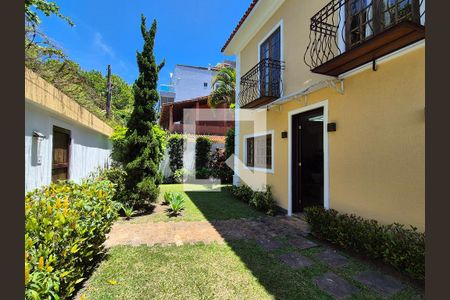 Casa à venda com 252m², 4 quartos e 5 vagasÁrea externa