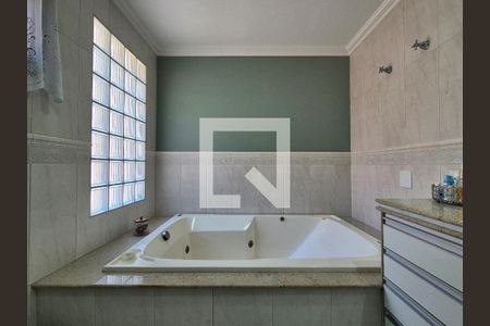 Casa à venda com 252m², 4 quartos e 5 vagasBanheiro da Suíte 2