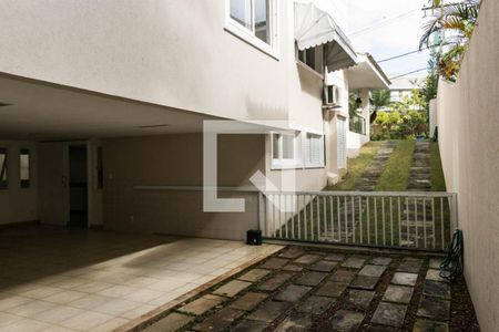 Casa de condomínio para alugar com 500m², 5 quartos e 4 vagasÁrea externa