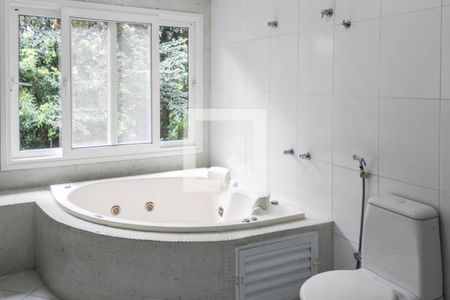 Casa de condomínio para alugar com 500m², 5 quartos e 4 vagasBanheiro