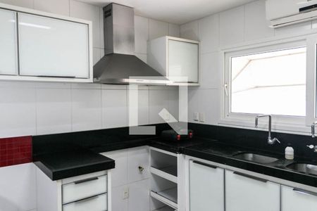 Casa de condomínio para alugar com 500m², 5 quartos e 4 vagasCozinha