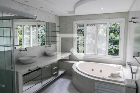 Casa de condomínio para alugar com 500m², 5 quartos e 4 vagasBanheiro