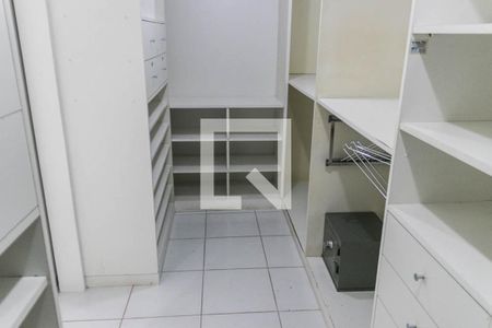 Casa de condomínio para alugar com 500m², 5 quartos e 4 vagasCloset