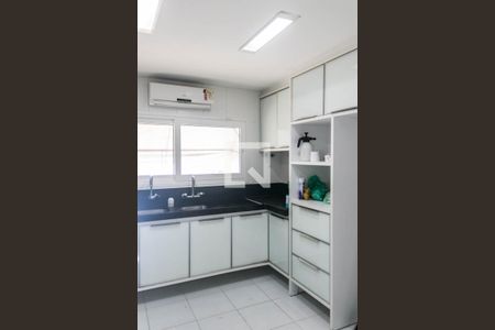 Casa de condomínio para alugar com 500m², 5 quartos e 4 vagasCozinha