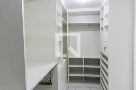 Casa de condomínio para alugar com 500m², 5 quartos e 4 vagasCloset