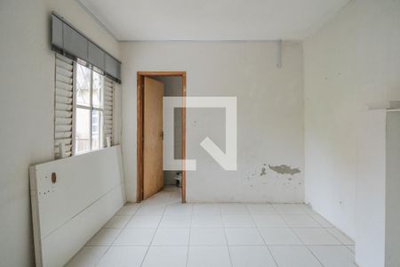 Casa à venda com 150m², 6 quartos e 4 vagas Casa à venda com 150m², 6 quartos e 4 vagasQuarto 3 - Casa Fundos