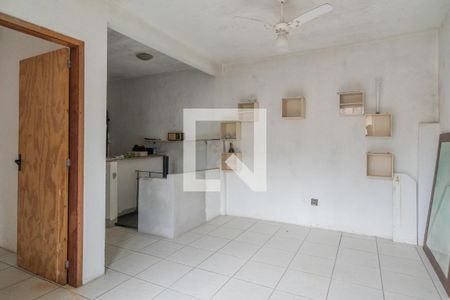 Casa à venda com 150m², 6 quartos e 4 vagas Casa à venda com 150m², 6 quartos e 4 vagasCorredor