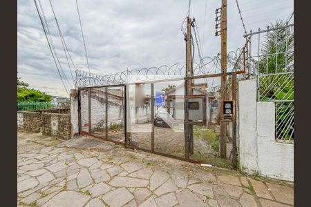 Casa à venda com 150m², 6 quartos e 4 vagas Casa à venda com 150m², 6 quartos e 4 vagasFachada